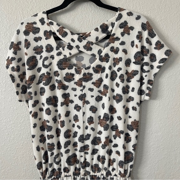 LuLaRoe Leopard Cheetah XS Isla Cross Back Dress Dolman Sleeves Hacci round hem - Picture 4 of 9